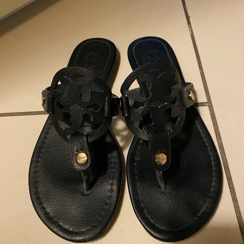 Black leather Tory Burch sandal